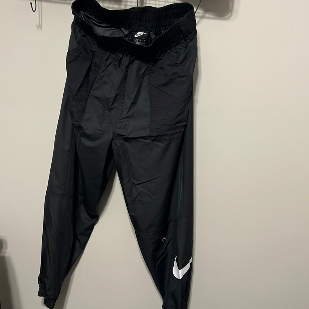 Nike Women’s Elastic/Woven Pants